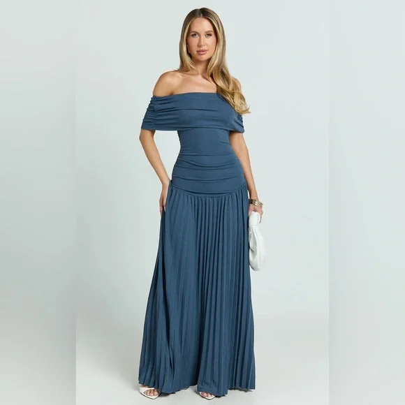 NWT ✨ LIONESS ‘Field of Dreams’ Navy Maxi Off Shoulder Pleated Dress Sz Small - Picture 3 of 9